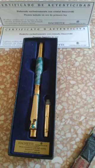 Bolígrafo Hachette oro 24k Swarovski
