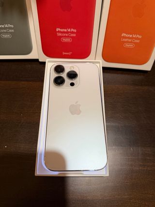 iPhone 14 Pro + fundas originales como nuevo todo