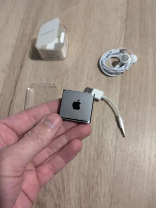 Apple iPod Shuffle 2GB Plata