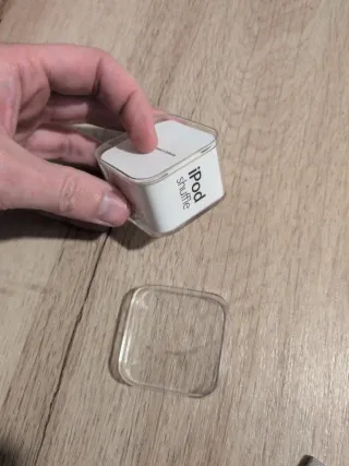 Apple iPod Shuffle 2GB Plata