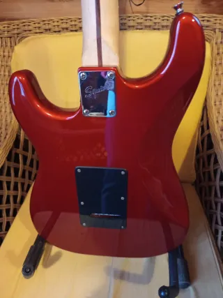 Guitarra Squier Strat Affinity Series Roja
