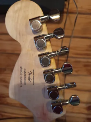 Guitarra Squier Strat Affinity Series Roja