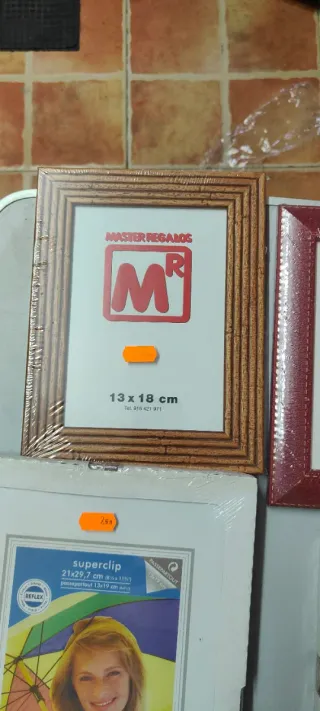 Trece o catorce portafotos de varias medidas