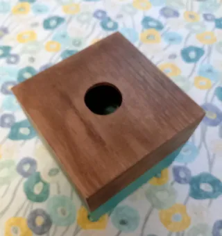 Caja de pañuelos de madera y plástico