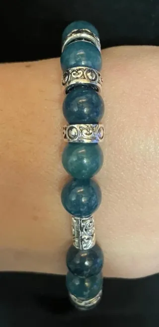 Bracciale e orecchini in apatite fatti a mano