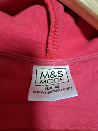 Chaqueta roja con capucha talla L