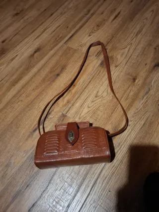 Bolso de mano de cuero marrón