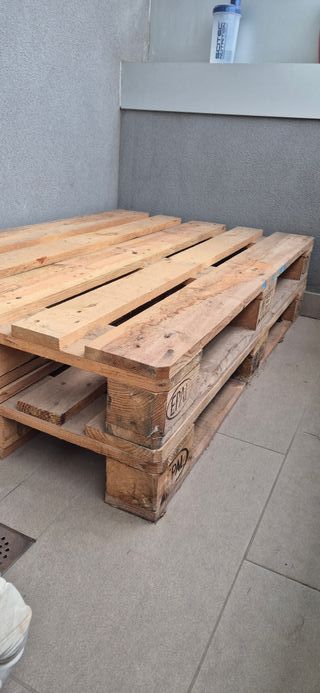 Sofá de palets con cojines