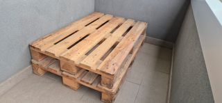 Sofá de palets con cojines