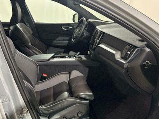 Volvo XC60 2.0 B4 D AWD Plus Dark Auto