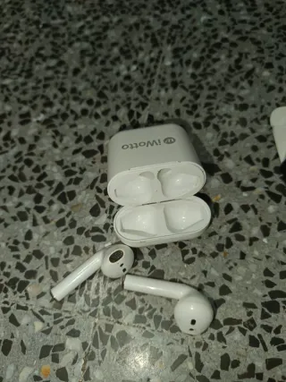 Auriculares Bluetooth iWotto Blancos