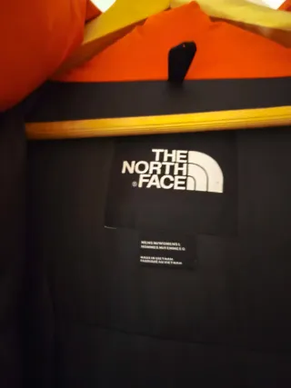 Chaqueta The North Face Naranja y Negra