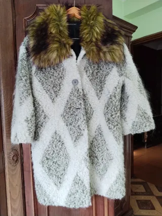 Abrigo elegante cuello pelo