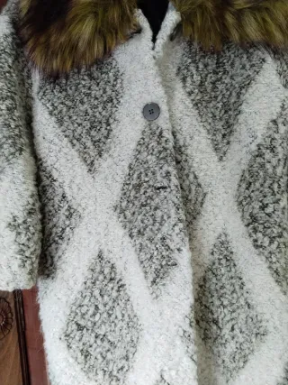 Abrigo elegante cuello pelo