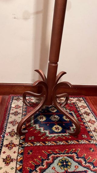 Perchero de Madera con Ganchos Dorados