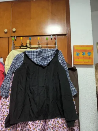 Blusón infantil negro con capucha