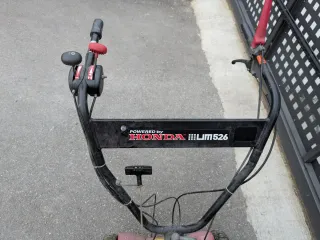 Cortacésped Honda UM526