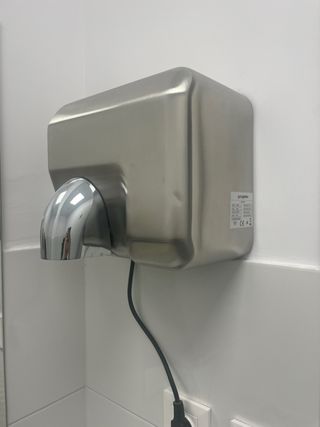 Secamanos Eléctrico Cromado y Gris