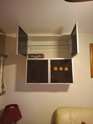 Mueble de pared de 4 puertas de Banak.