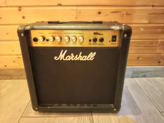 Amplificador Marshall MG15CD