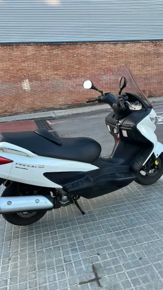 Suzuki Burgman 125 Scooter Blanca