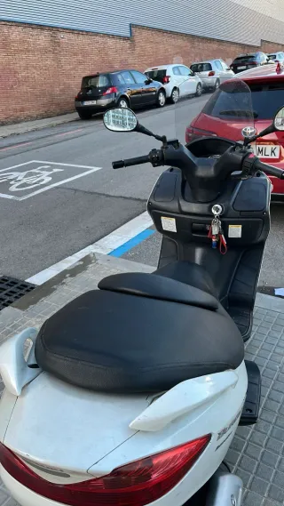 Suzuki Burgman 125 Scooter Blanca