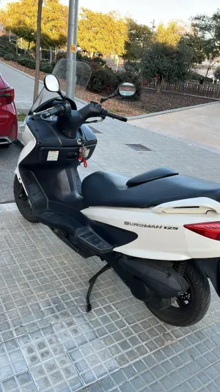 Suzuki Burgman 125 Scooter Blanca
