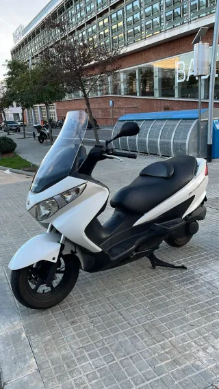 Suzuki Burgman 125 Scooter Blanca