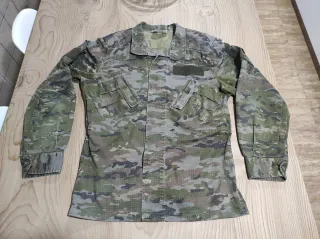 Chaqueta militar pixelada