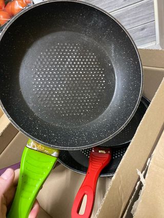 Set de 3 sartenes con mangos de colores