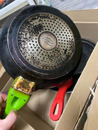 Set de 3 sartenes con mangos de colores