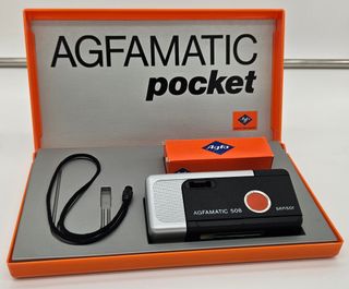 Cámara Agfa Agfamatic Pocket con estuche