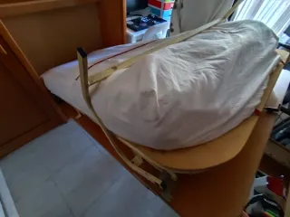 Armario de madera marrón