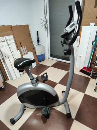 Bicicleta Estática Gris y Negra