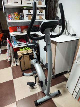 Bicicleta Estática Gris y Negra