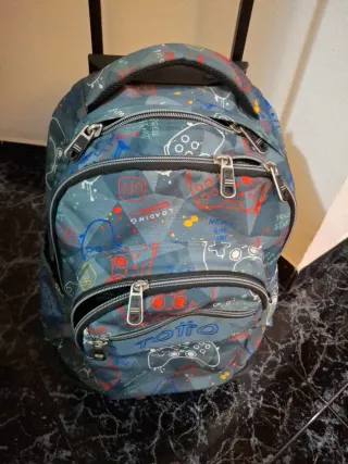 Mochila Totto con ruedas y estampado gamer