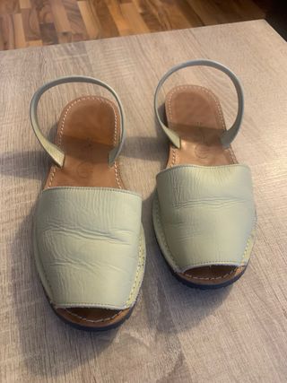 Abarca de hombre color hueso