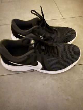 Zapatillas Nike Negras y Blancas