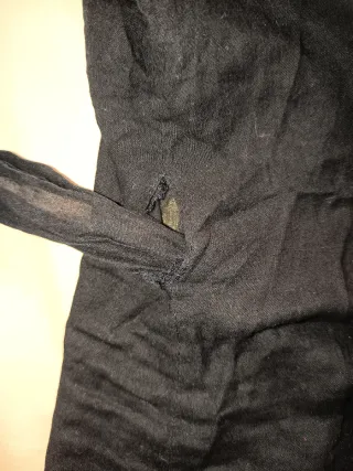 Camisa cruzada ajustada negra manga larga mujer