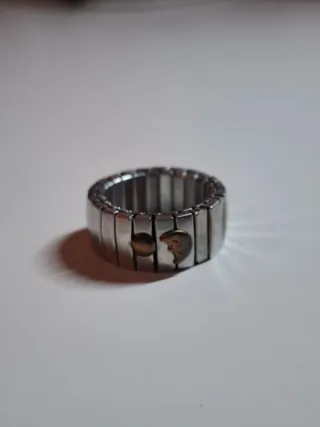 Anillo de plata con luna dorada