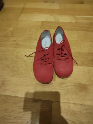 Zapatos rojos vestir talla 33 Nuevos.