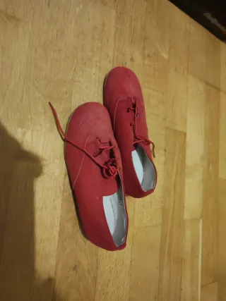 Zapatos rojos vestir talla 33 Nuevos.