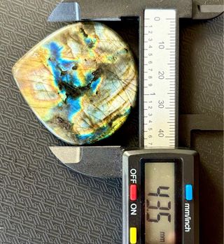 Labradorita espectrolita multicolor cabujon grande