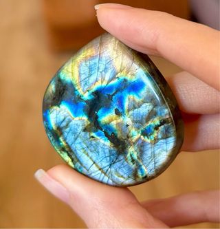 Labradorita espectrolita multicolor cabujon grande