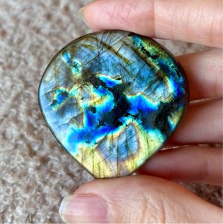 Labradorita espectrolita multicolor cabujon grande