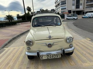SEAT 600D