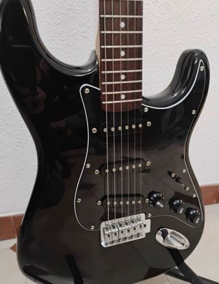 Pack Guitarra Fender Squier + Marshall