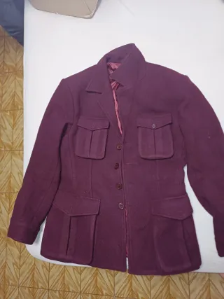 Chaqueta Morada Estilo Militar Vinotinto