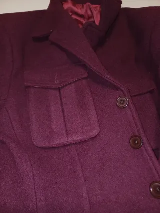 Chaqueta Morada Estilo Militar Vinotinto