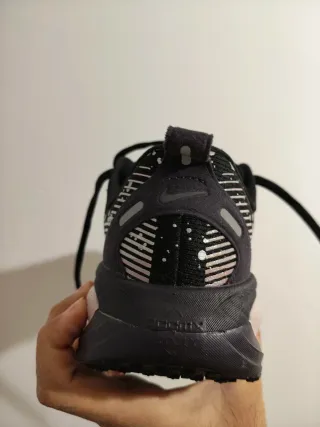 T38,5 Nike Vomero 18